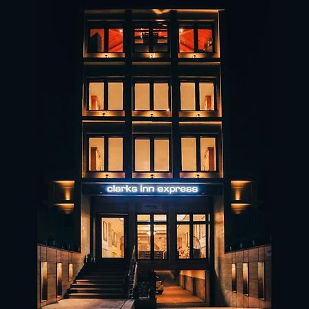 Clarks Inn Express, Dehradun Exterior foto