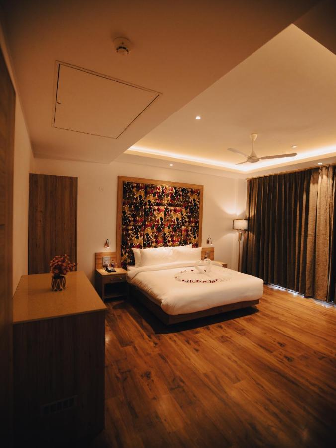 Clarks Inn Express, Dehradun Exterior foto